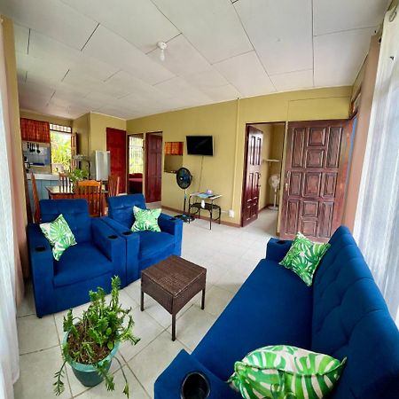 منزل الضيف Puerto Jiménez  في Blue House المظهر الخارجي الصورة